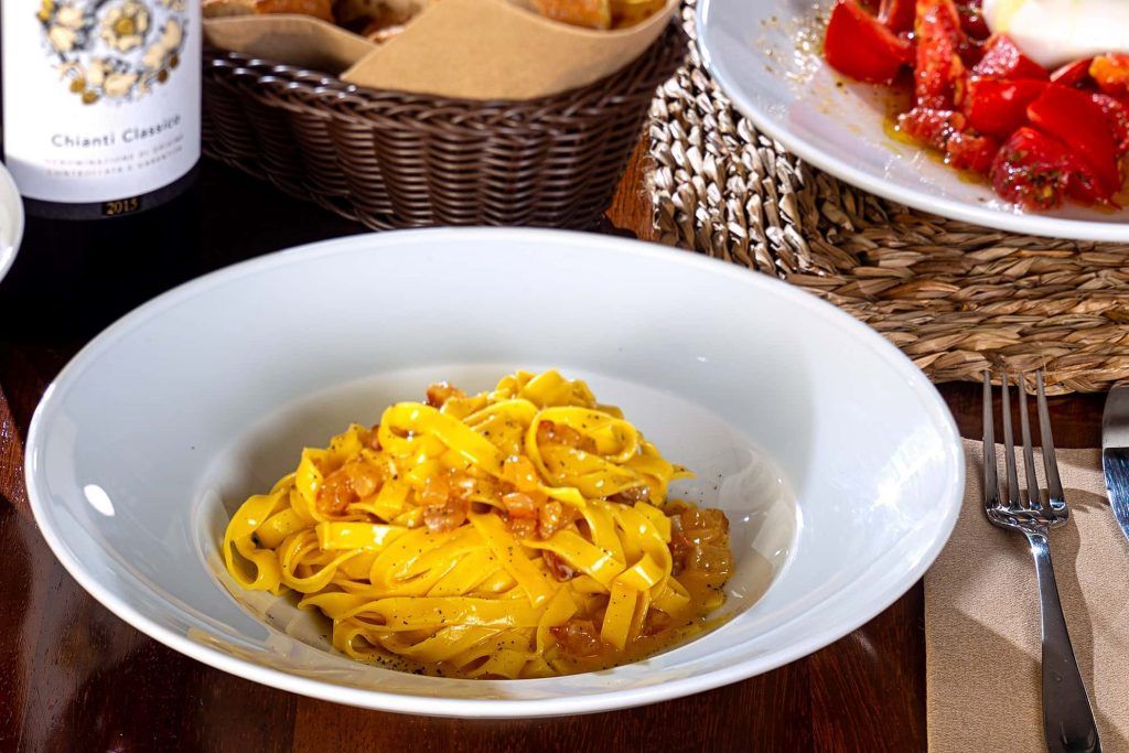 Salsa carbonara, la receta original sin nata 磊 da Giovanni Alicante